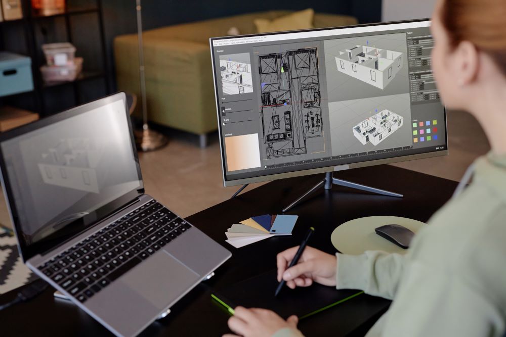 Profissional de arquitetura analisando modelos BIM em Revit na tela, comparando software de design 3D com interface colaborativa e documentação integrada.